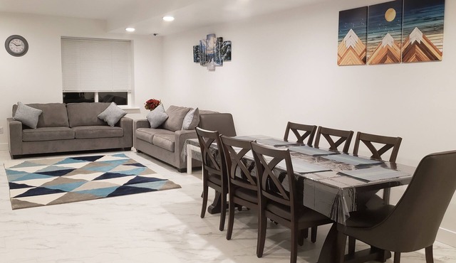 Brand New home with mountain views and starry sky in Sandy