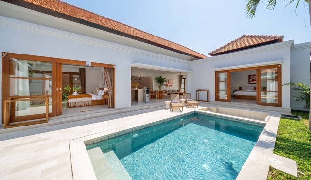 Brand NEW Villa, Huge Pool, Beach Access, 2 BDR in Kecamatan Kuta Utara