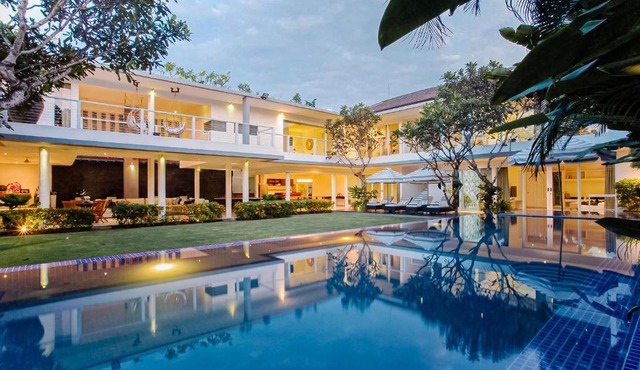 CassaMia Bali - Spacious Luxury 5 Bedroom Villa in Jimbaran