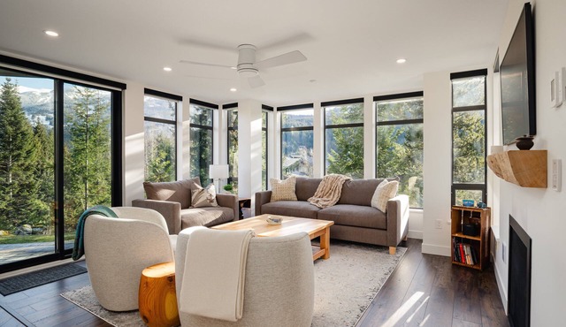 ❄︎Cedar Sky at Ravencrest❄︎ | 3BR Luxury Condo| Mtn Views in Whistler