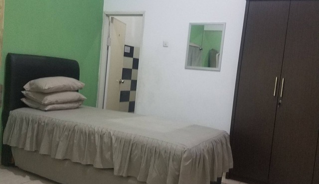 Cendrawasih Syariah Homestay in Gedongtataan