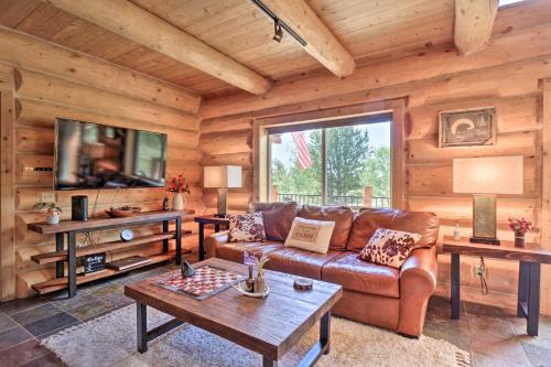 Chic Fairplay Cabin with Deck & Mountain Views! in Fairplay