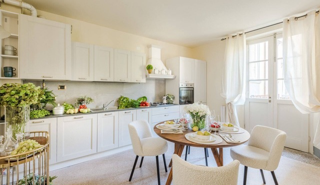 Comfortable Convenient Apartment with Garden Views in Lucca