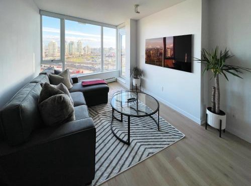 Condo Downtown Vancouver - Near Rogers Arena & BC Place w Parking in Vancouver