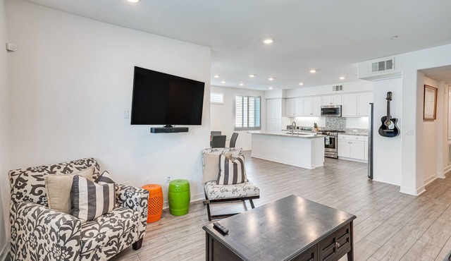 Convenient Anaheim Condo: Walk to Angel Stadium in Anaheim