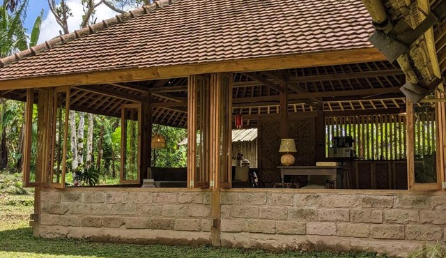 Cosy Cottage Living Harmoniously in Tabanan