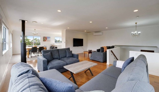 Cosy Mt Wellington 5BR Home with Air-Con & Parking in Auckland Central Suburbs