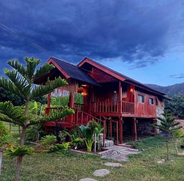 Cozy cove hut