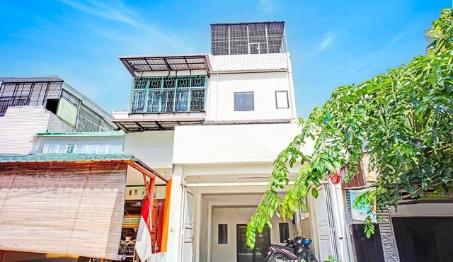 Cozy Double Escape W/Free WiFi and Parking in Medan