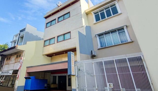 Cozy Double Escape W/ Free WiFi and Parking in Makassar