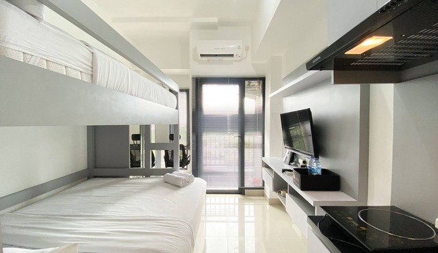 Cozy Stay Studio At Sayana Bekasi Apartment