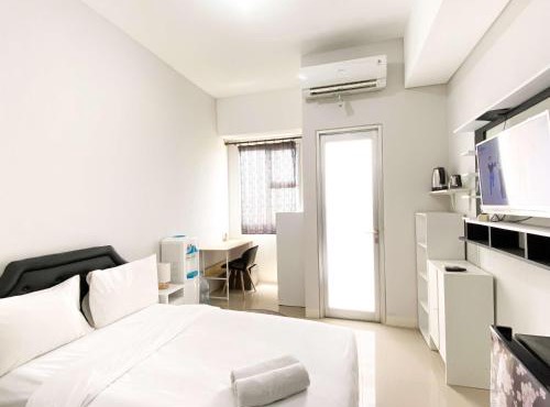 Cozy Stay Studio Transpark Juanda Bekasi Timur Apartment By Travelio in Bekasi