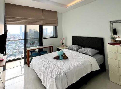 Cozy Studio Apartment with Balcony in Surabaya