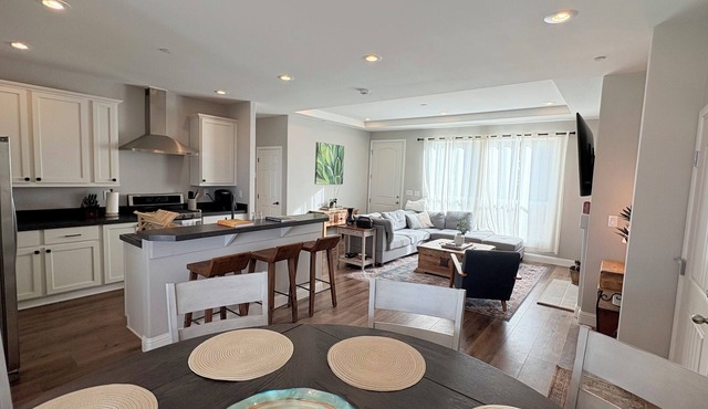 Cute 3 Bdr Home W/Pool/Spa & Amazing Views In Malibu Mtns. 15 Min From Beach in Malibu