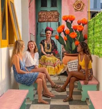 Decasa Female House