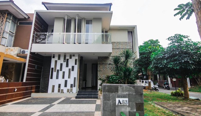 Devina Villa Permata Jingga Malang