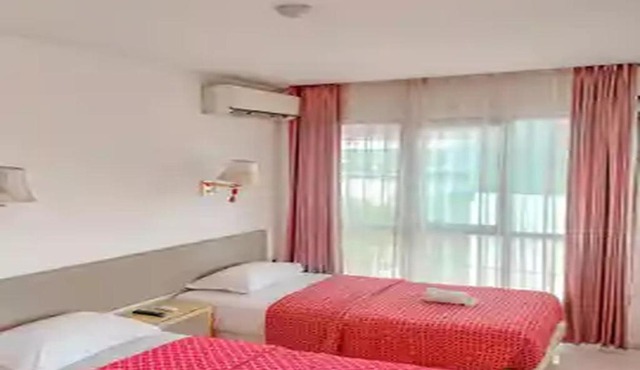 Dewarna Hotel Zainul Arifin