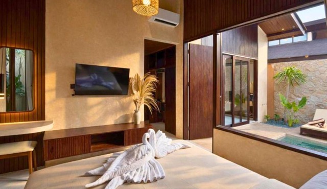 Dinta Elegant 2 BR Private Pool Villa in Kuta Lombok