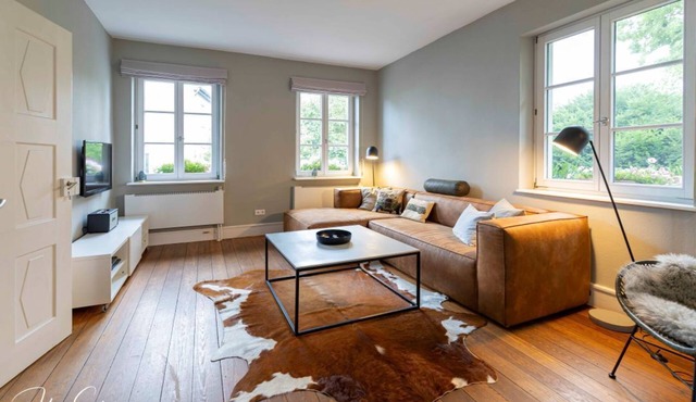 Elegant & historic country home, high ceilings, fenced-in garden, fireplace, infrared sauna. in Blaufelden-Herrentierbach
