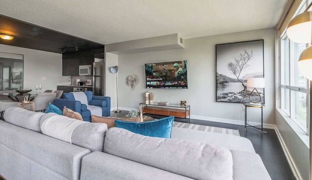 Elevated Downtown Living Luxe 3BR w Views! in Toronto