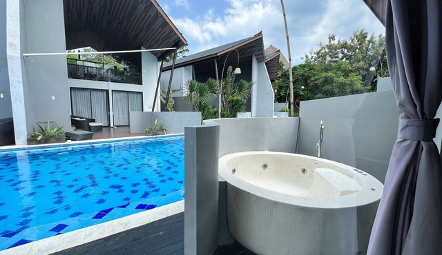 Exclusive 2BR Villa with Jacuzzi - MANA VILLAS in Benoa