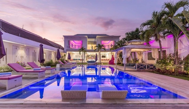 Exclusive Private 8 Bedroom Estate, 2 Huge Pools, Seminyak