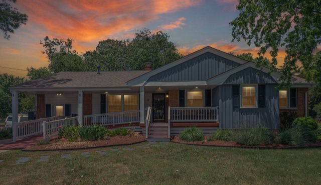 Fabulous 5 Bedroom 3 Bathroom Holiday House Near Beaches. WE SANITIZE! in Hampton