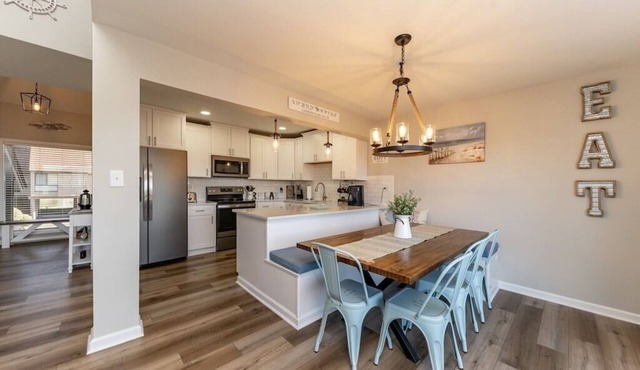 Fully Renovated Beach Villa-Litchfield by the Sea! Short walk to beach and pool! in Pawleys Island