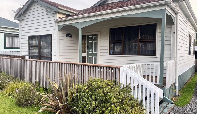 Funski Lodge, sleeps 10, Where Adventure Begins in Taumarunui