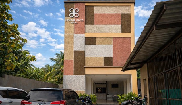 Grand Kuta Hotel Lombok - Pool - 43 inch Google TV - Strong 60Mbps WiFi - New Enhanced Management in Kuta Lombok