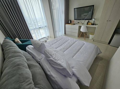 Green Sedayu Apartment Deluxe by Ellison