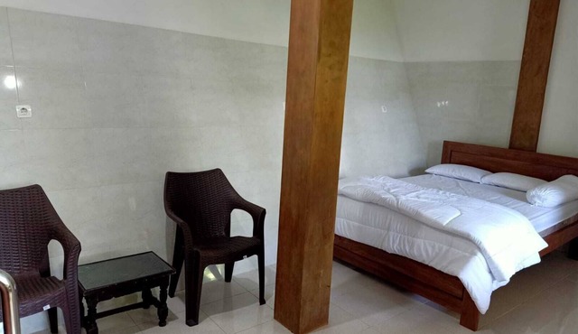 GRIYA SALAMAN HOMESTAY PANTAI WEDIOMBO