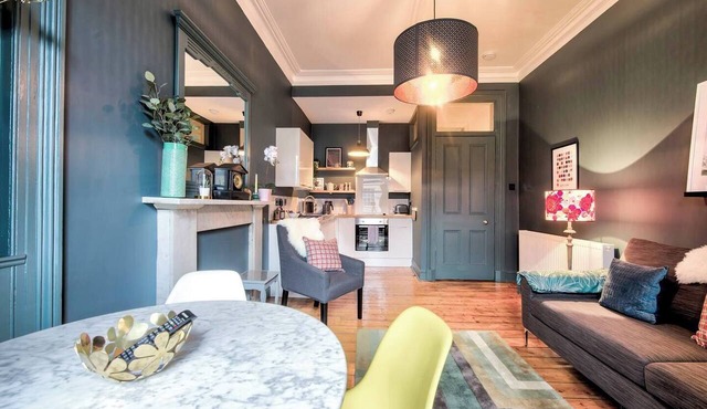 GuestReady - Stylish 2BR in Heart of Tollcross in Edinburgh