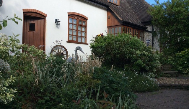 Heron View Riverside Retreat in Peaceful Rural Hamlet near Roman Town, Alcester in Alcester