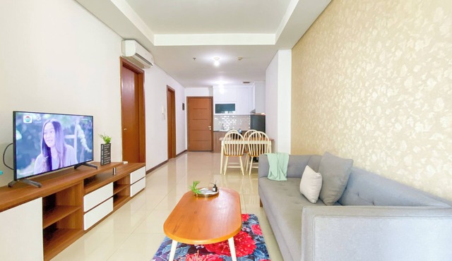 Homey And Comfort 2Br Green Bay Condominium Apartment