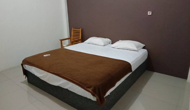 Hotel O Fanilly Guest House MarabahanNearJembatan Rumpiang in Banjarmasin