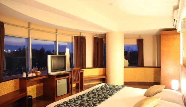 Hotel Oval Surabaya in Surabaya
