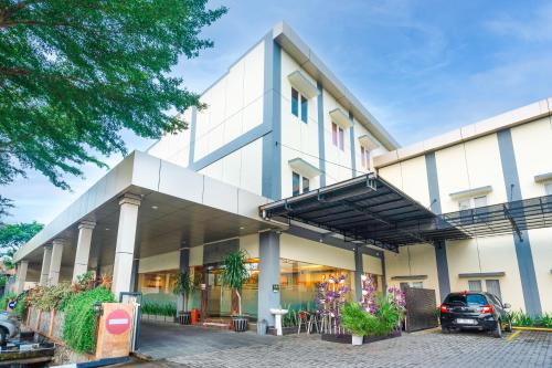 Hotel Puri Indah Subak in Cakranegara