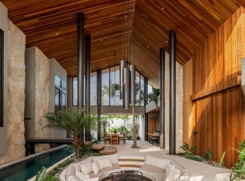 House of Winds Complex - Luxury 6BR Tropical Retreat - 2x3BR Villas near Canggu in Kerobokan