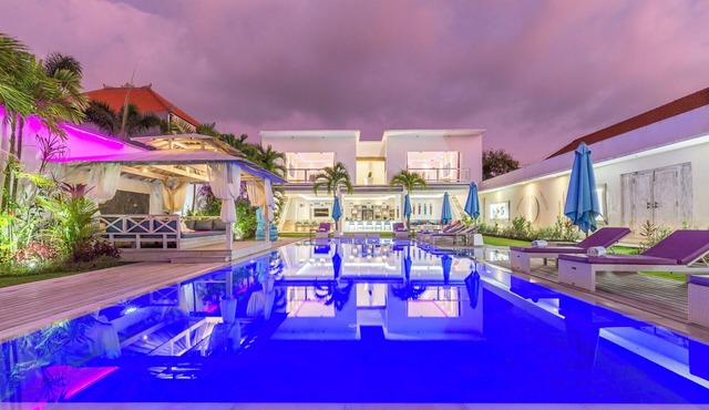 Huge Architect Villa, 17m Private Pool, Seminyak