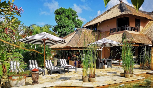 Huge, luxury Private Villa. Free Breakfast & Transfers for 3 or 7 nights Min.