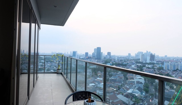 180° Balcon w/City View on Central Jakarta @ Sudirman Hill