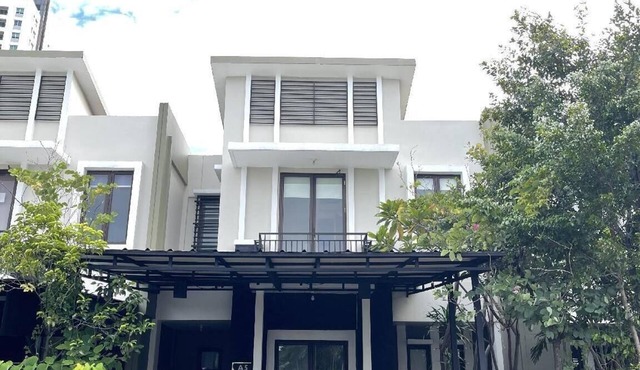 One of a kind 3-bedroom house on the 10th floor of a mall in Central Jakarta