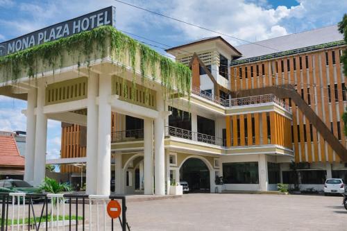 Mona Plaza Hotel in Sultan Syarif Kasim II International Airport