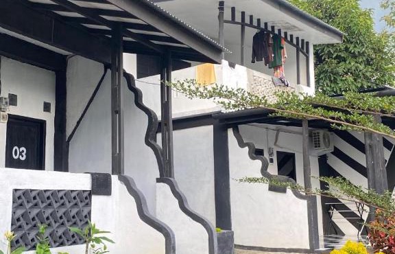 Jungle Edie Budget Hostel Air-Conditioned & Hot Shower "Book your jungle trekking tour with us" in Bukit Lawang