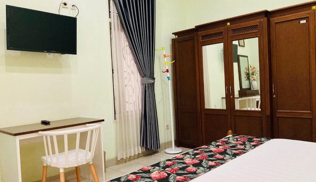 Just 11 Boutique Syariah Mitra RedDoorz near UGM Yogyakarta