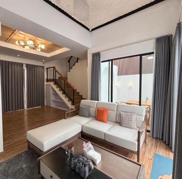 Kyzen Stay Central Family Home w Pool & Loft Net in Batam Center