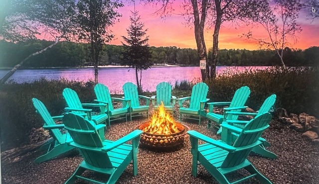 Lake Front Lodge Hot tub fire pit Kayak in Blakeslee