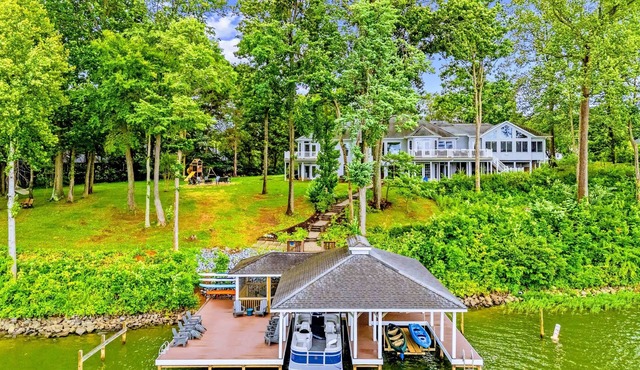 Lakefront Lake Anna, Views, Boat Dock, Hot Tub in Mineral
