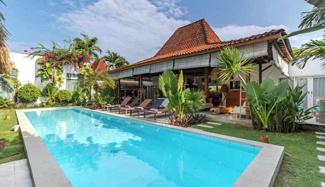 Large group Villa in Seminyak for 24 people